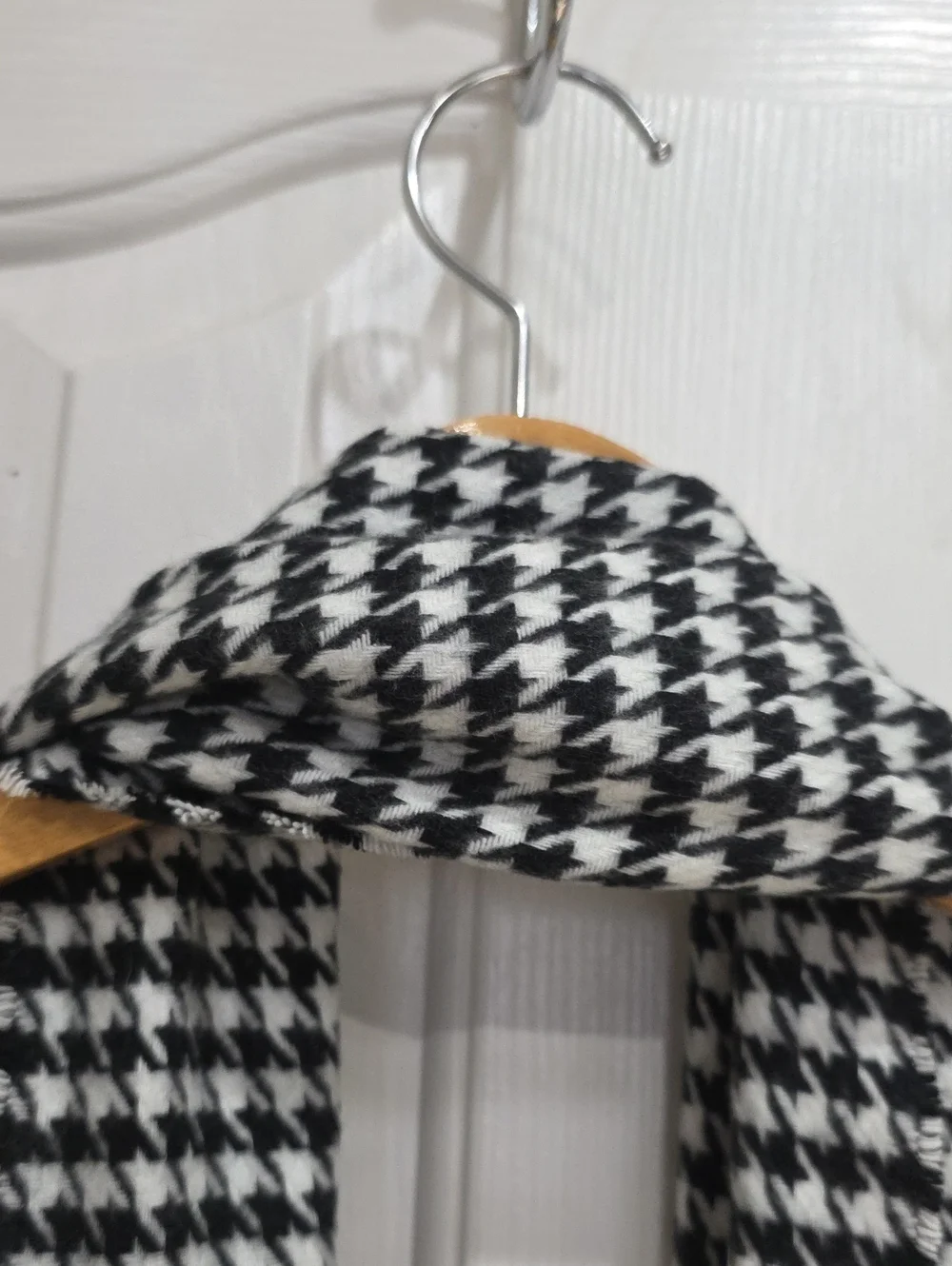 Scottland Black & White Houndstooth Men's or Womens 100% Cashmere Scarf